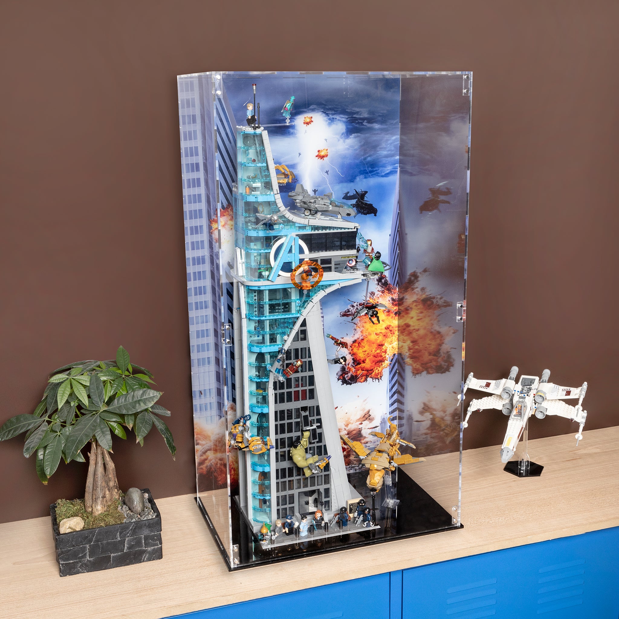 Display case for LEGO® Marvel: Avengers Tower (76269)