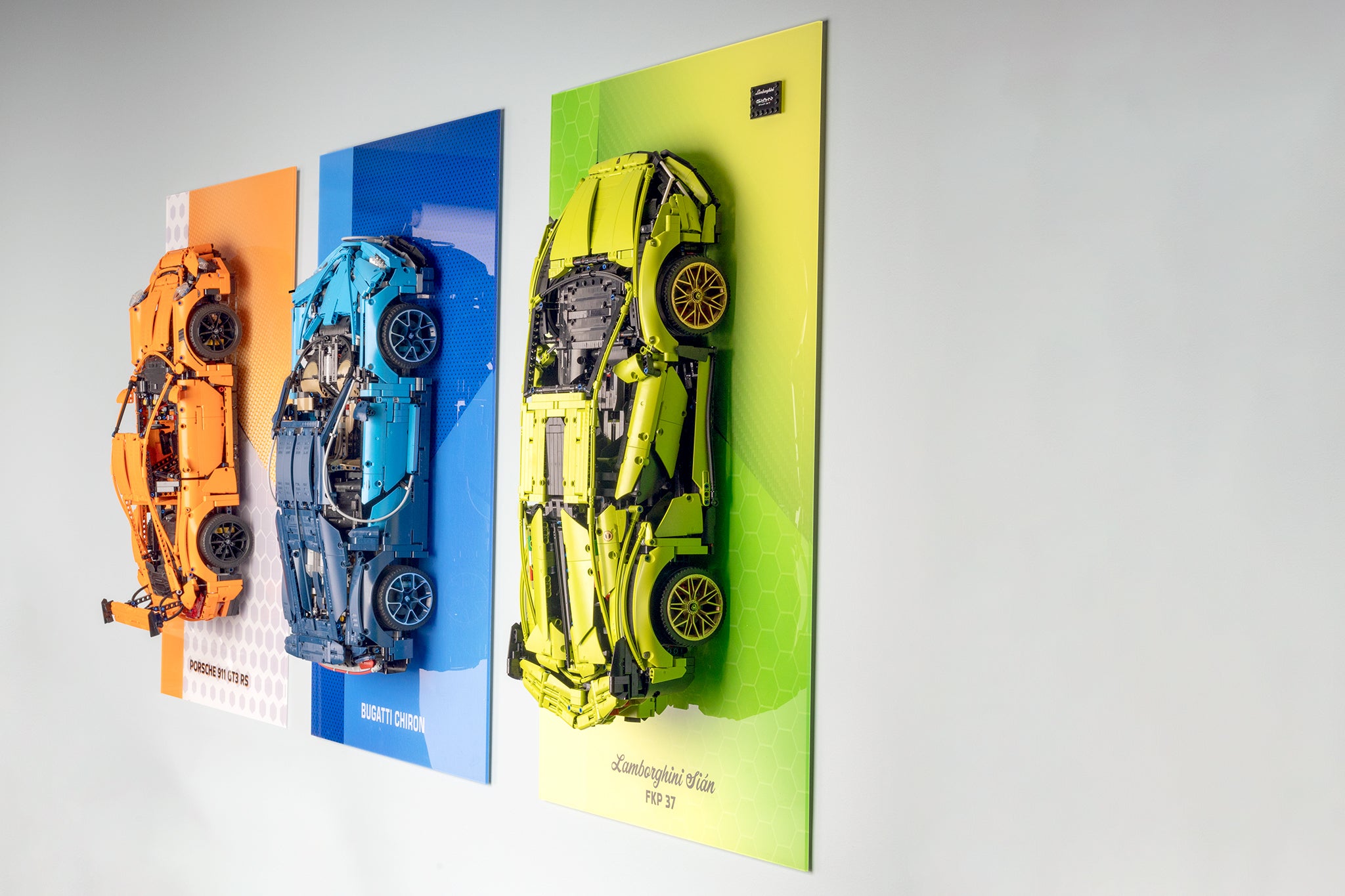 Wall Hanging Car Frame - Porsche 911 GT3 RS (42056) – BrickShell Cases