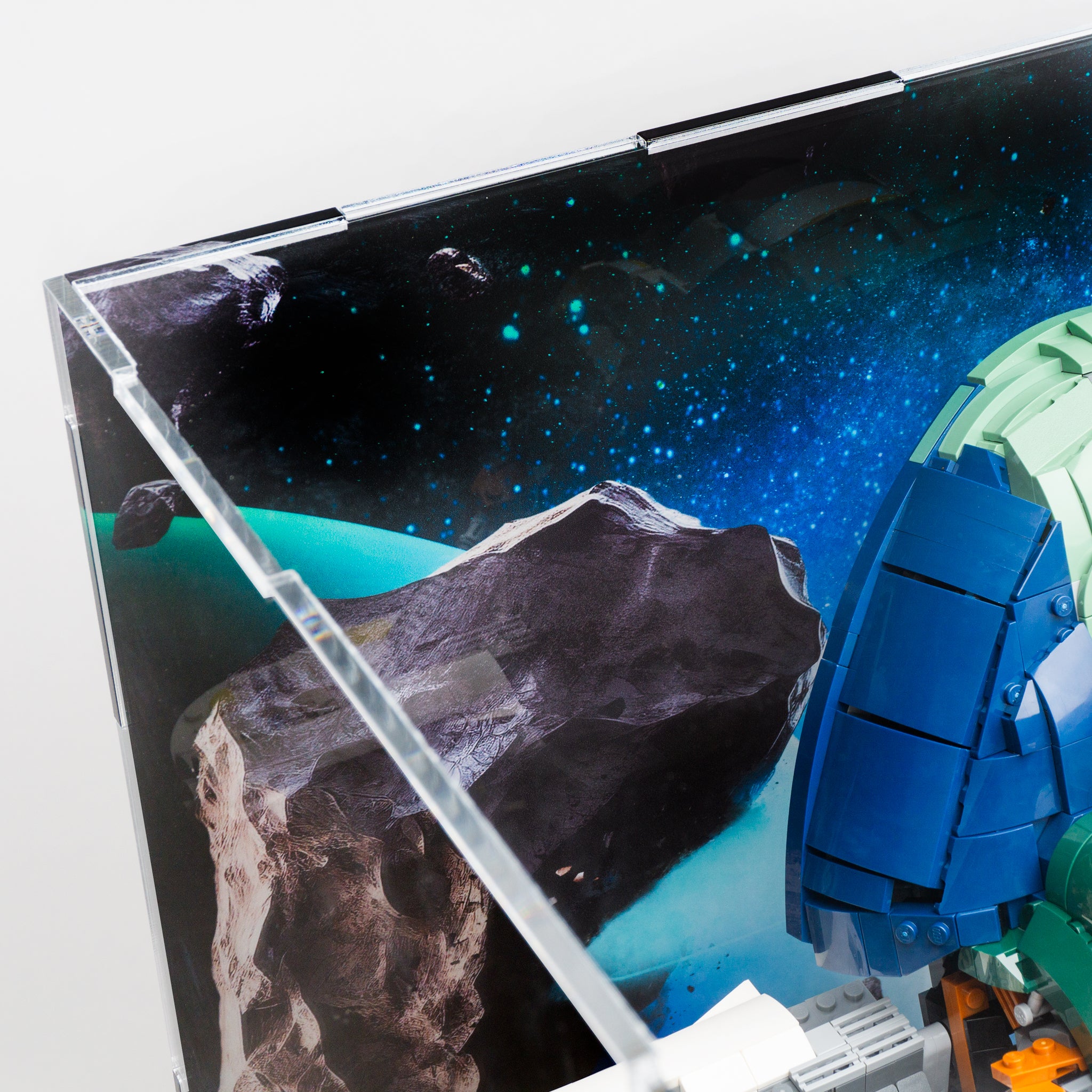 LEGO® Star Wars™ Jango Fett’s Slave I Display Case (75409)