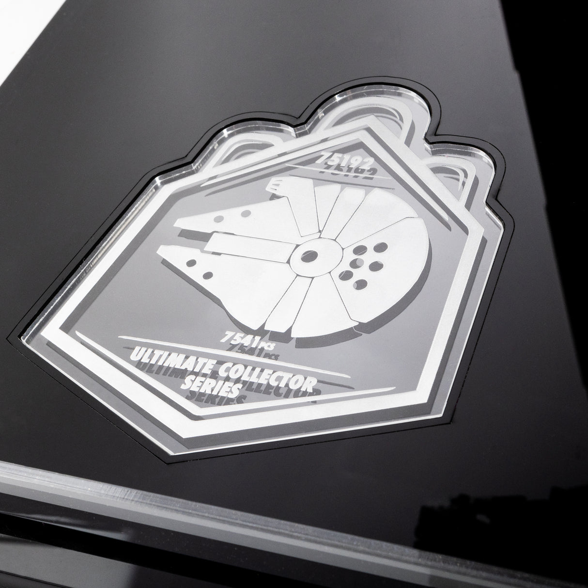 Star Wars™ Millennium Falcon (75192) with Removable Magnetic Front