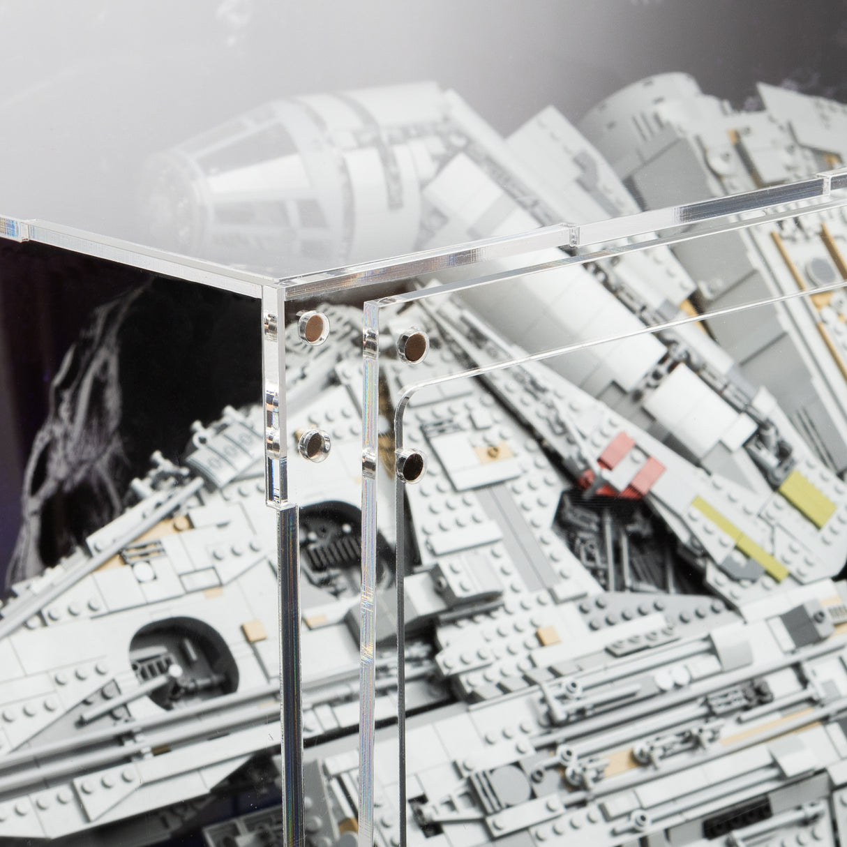 Star Wars™ Millennium Falcon (75192) with Removable Magnetic Front