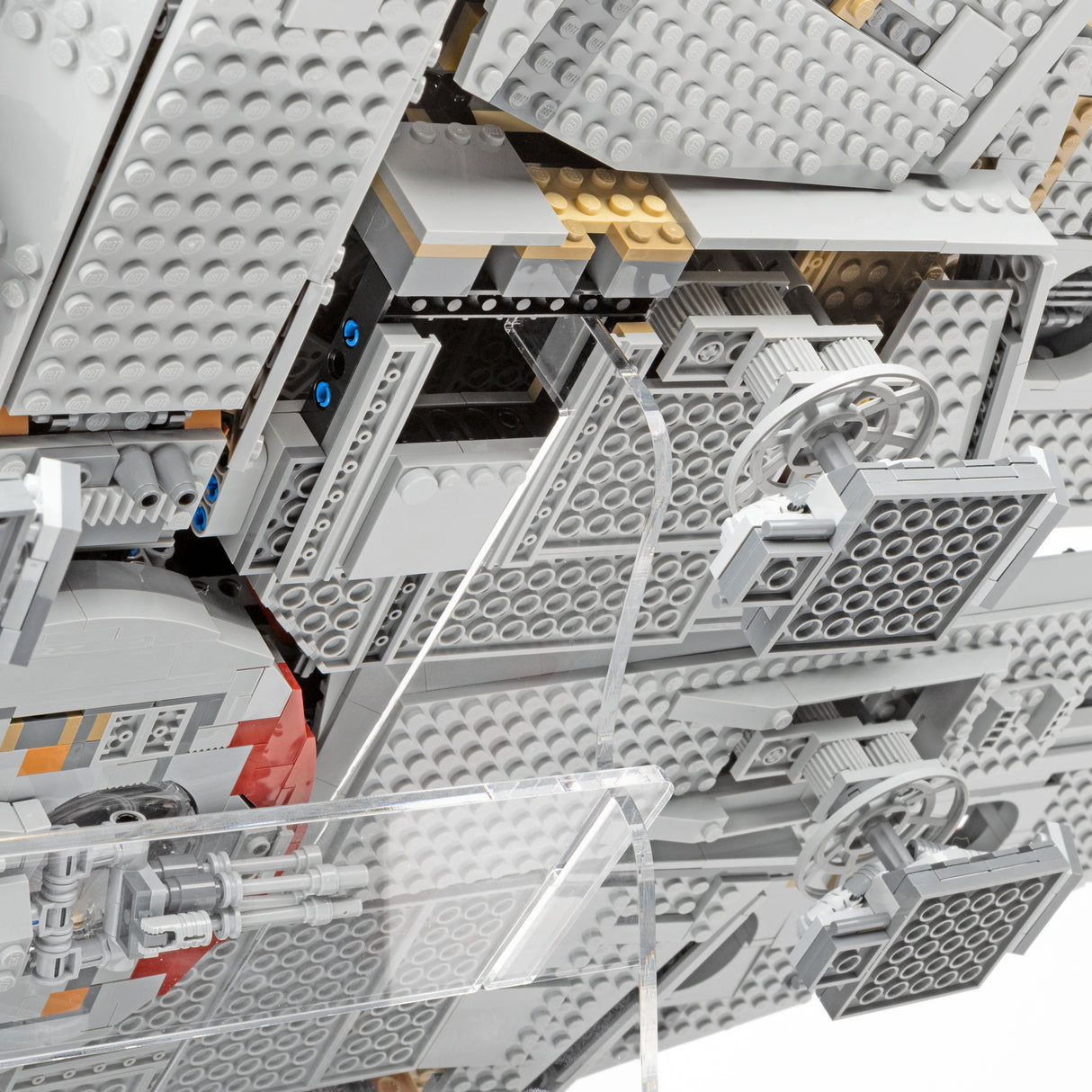 Star Wars™ Millennium Falcon (75192) with Removable Magnetic Front