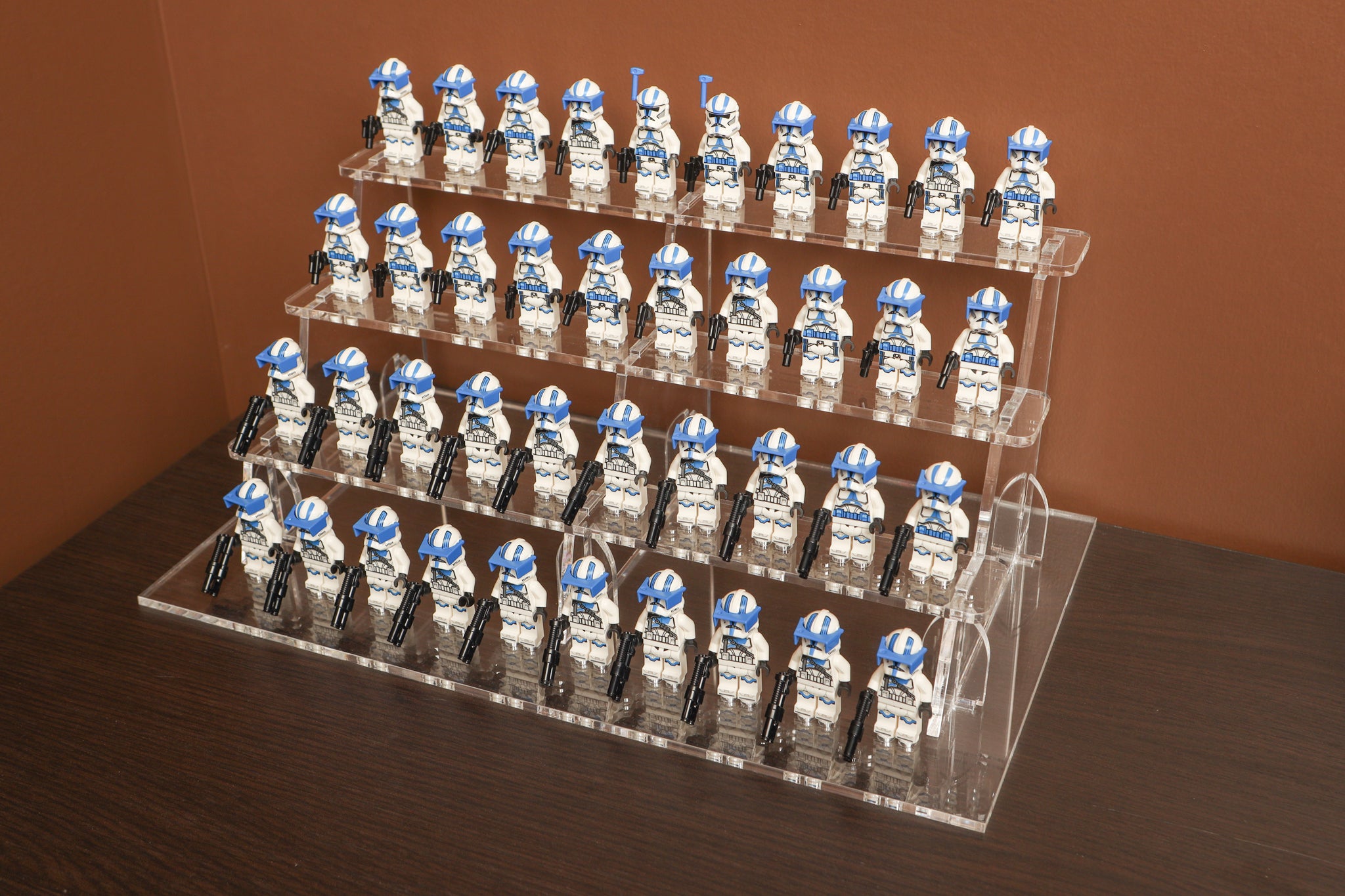 Display stand for 40 LEGO Minifigures clear base BrickShell Cases