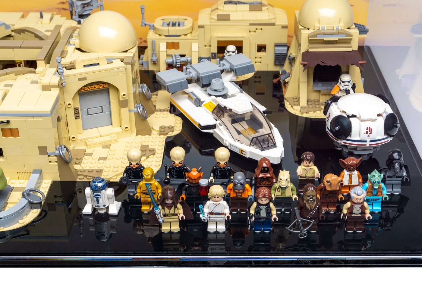 Zestaw Cantina Wypożycz zestaw LEGO: Mos Eisley Cantina™ w Lend-a-Brick